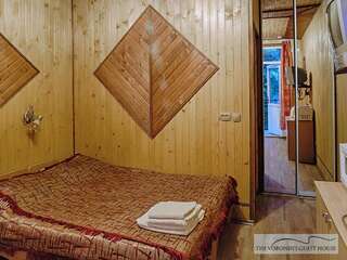 Гостевой дом Ворониных Гаспра Стандартный двухместный номер с 1 кроватью или 2 отдельными кроватями и ванной комнатой-2